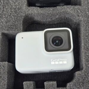 GoPro HERO 7  White Action Camera Waterproof 4k Bundle Case Accessories W/64GB